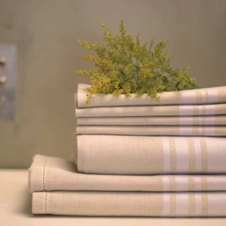 "JEAN-VIER White Table Runner - Elegant Linen Dining Table Decor for Weddings & Events"