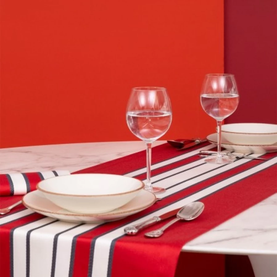 "JEAN-VIER Premium Red Table Runner - Elegant Dining Decor for Holidays & Weddings"