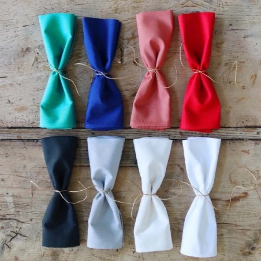 "JEAN-VIER Premium Red Napkins - Elegant Disposable Tableware for Dining & Events"