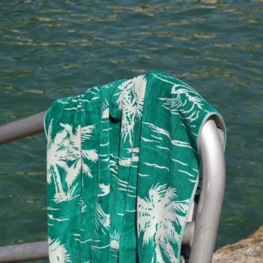 JEAN-VIER Premium Green Beach Towel - Soft, Quick-Dry & Large Ocean-Themed Towel for Sand & Pool